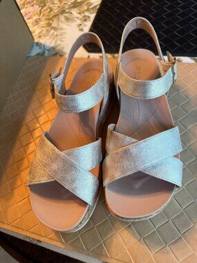 Dr Scholl's Free Love Strap Sandals Open Toe 2 1/2" Heel 8 M Taupe